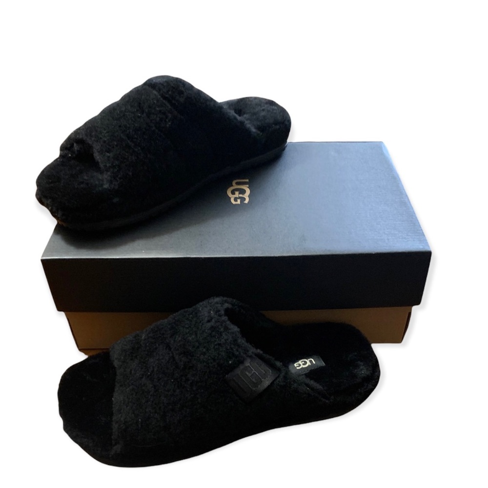 UGG Slippers brand new,still in the box